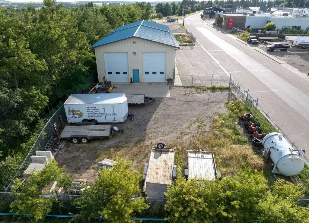 4907 50 Avenue Eckville AB T0M 0X0