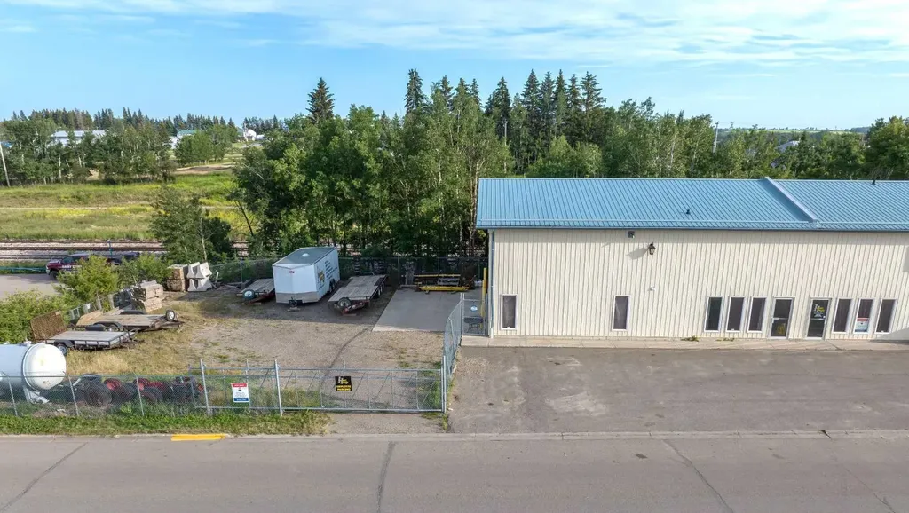 4907 50 Avenue Eckville AB T0M 0X0
