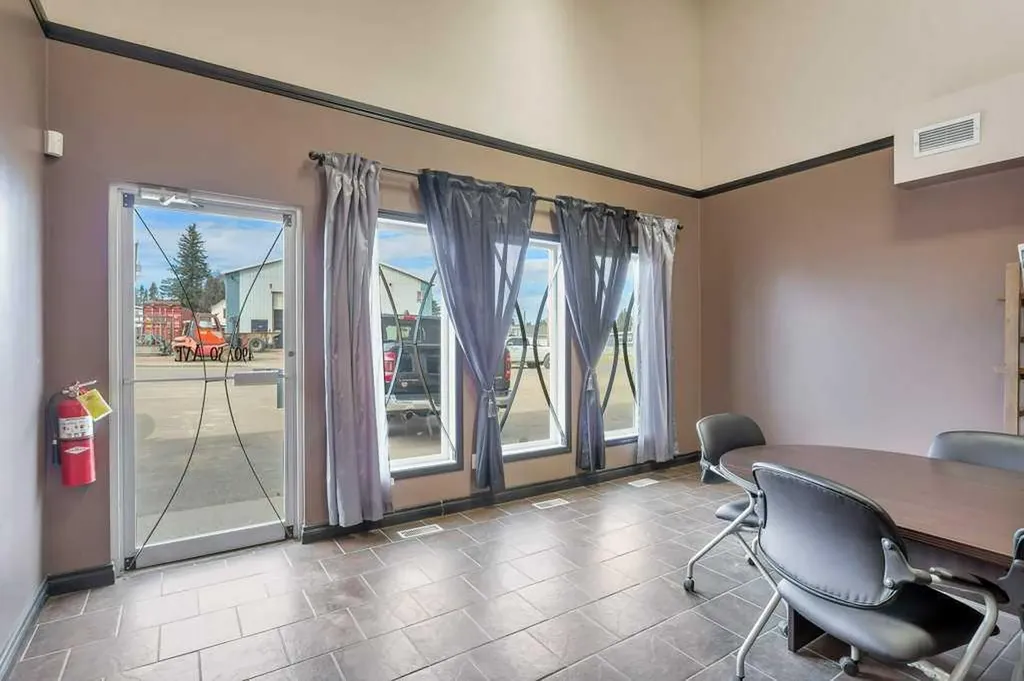 4907 50 Avenue Eckville AB T0M 0X0