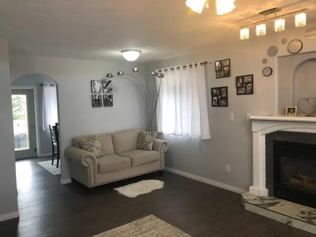 105 Parker Place Hinton AB T7V 2E5