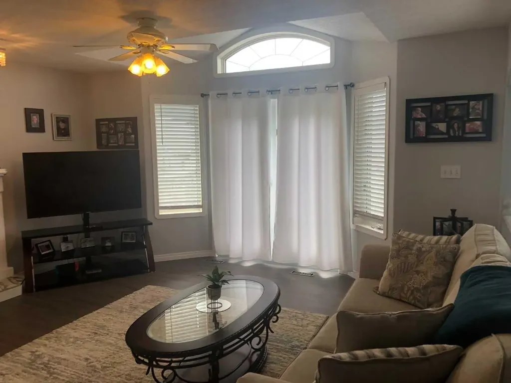 105 Parker Place Hinton AB T7V 2E5