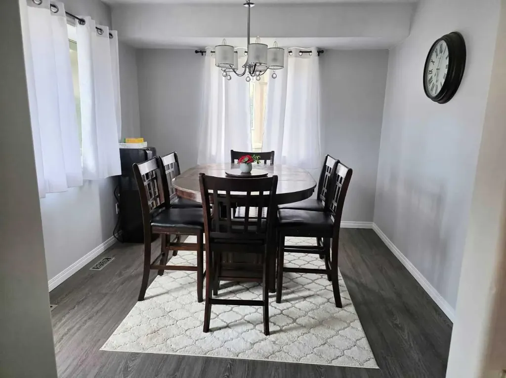 105 Parker Place Hinton AB T7V 2E5