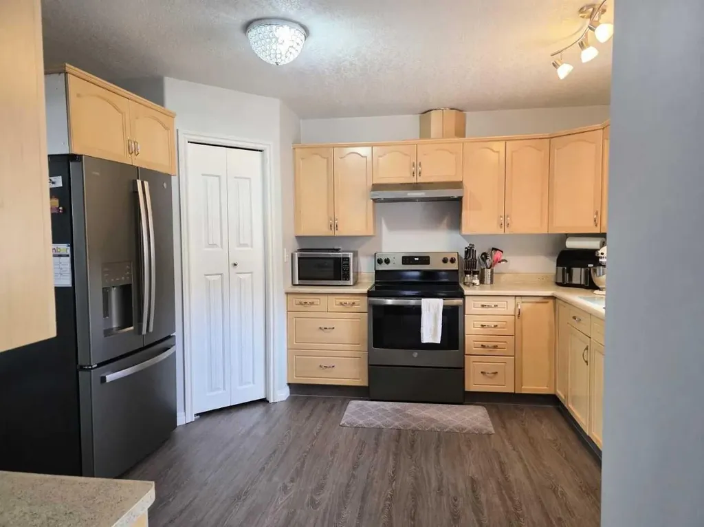105 Parker Place Hinton AB T7V 2E5