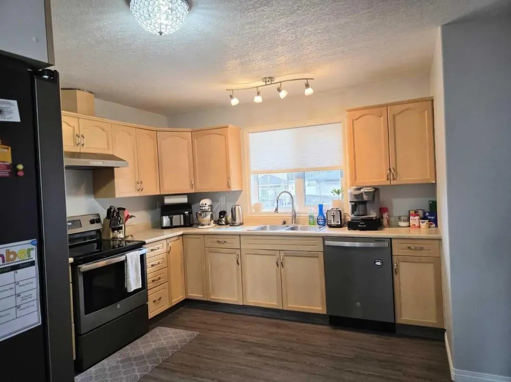 105 Parker Place Hinton AB T7V 2E5
