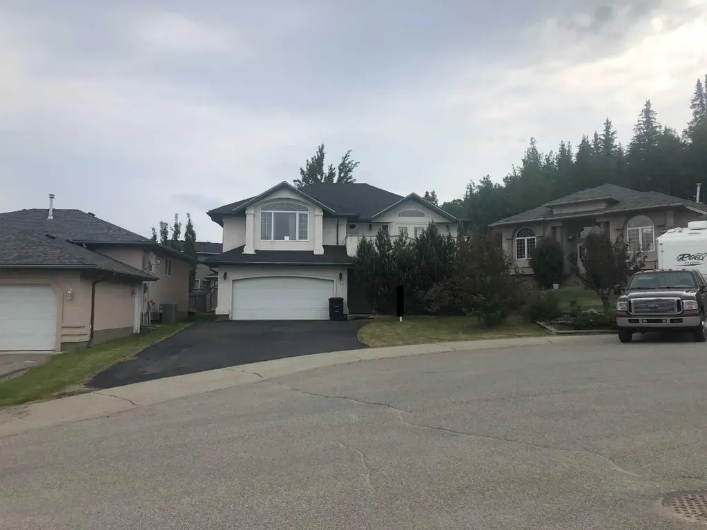 105 Parker Place Hinton AB T7V 2E5