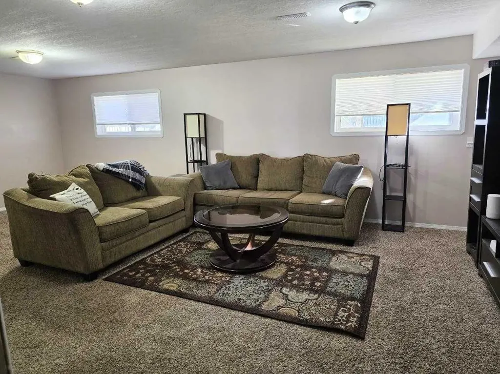 105 Parker Place Hinton AB T7V 2E5