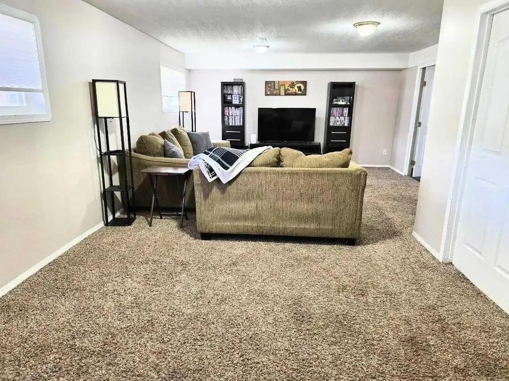 105 Parker Place Hinton AB T7V 2E5