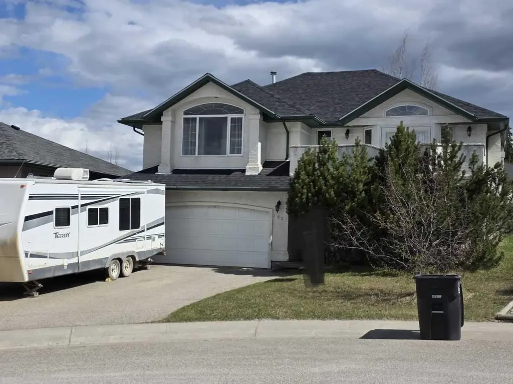 105 Parker Place Hinton AB T7V 2E5