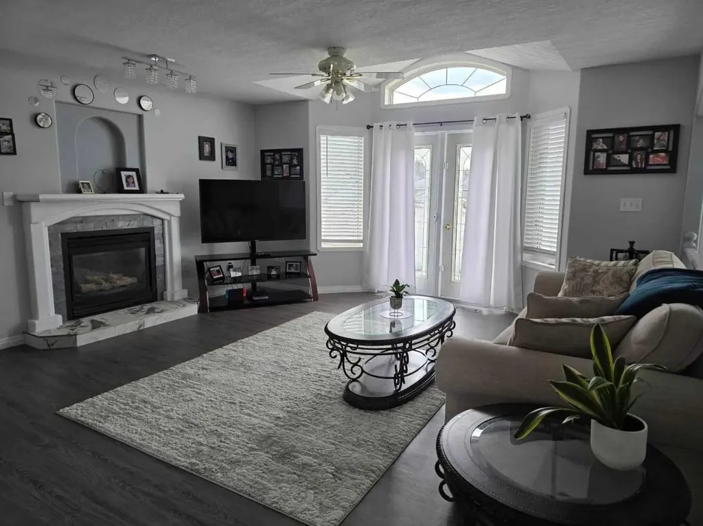 105 Parker Place Hinton AB T7V 2E5