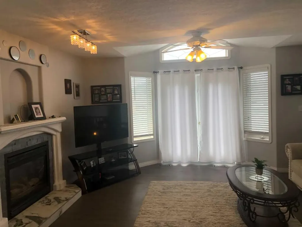 105 Parker Place Hinton AB T7V 2E5