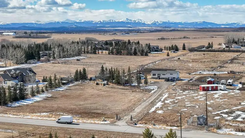 243201 Range Road 33 Rural Rocky View County AB T3Z 2E6