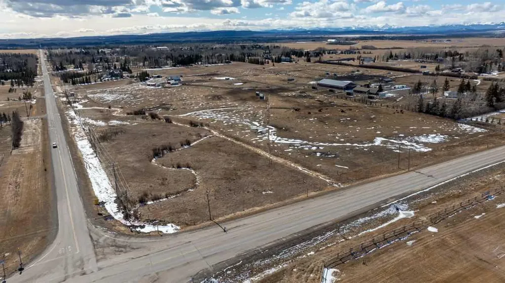 243201 Range Road 33 Rural Rocky View County AB T3Z 2E6