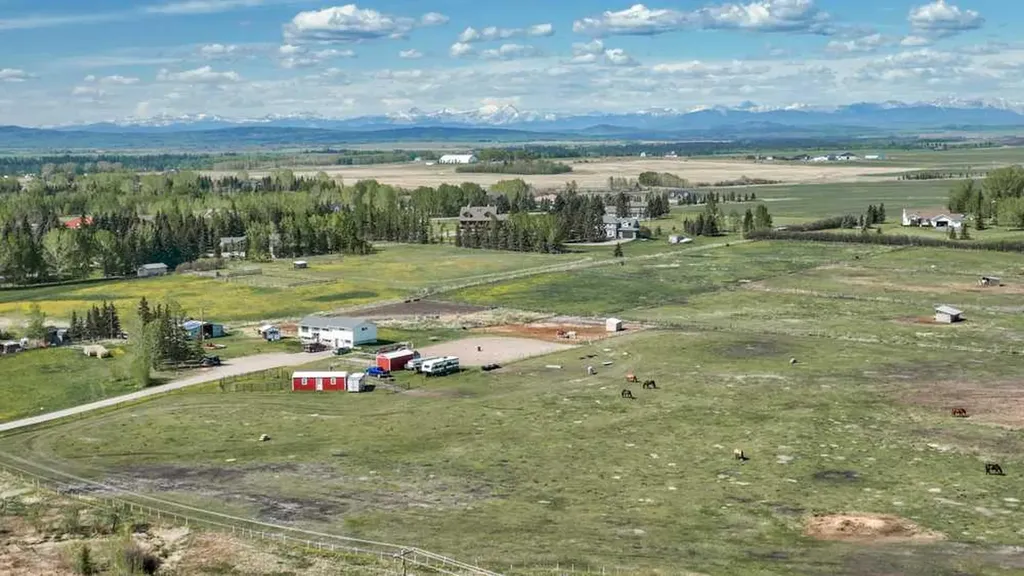 243201 Range Road 33 Rural Rocky View County AB T3Z 2E6