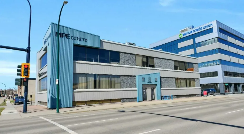 4702 49 Avenue Red Deer AB T4N 3W2