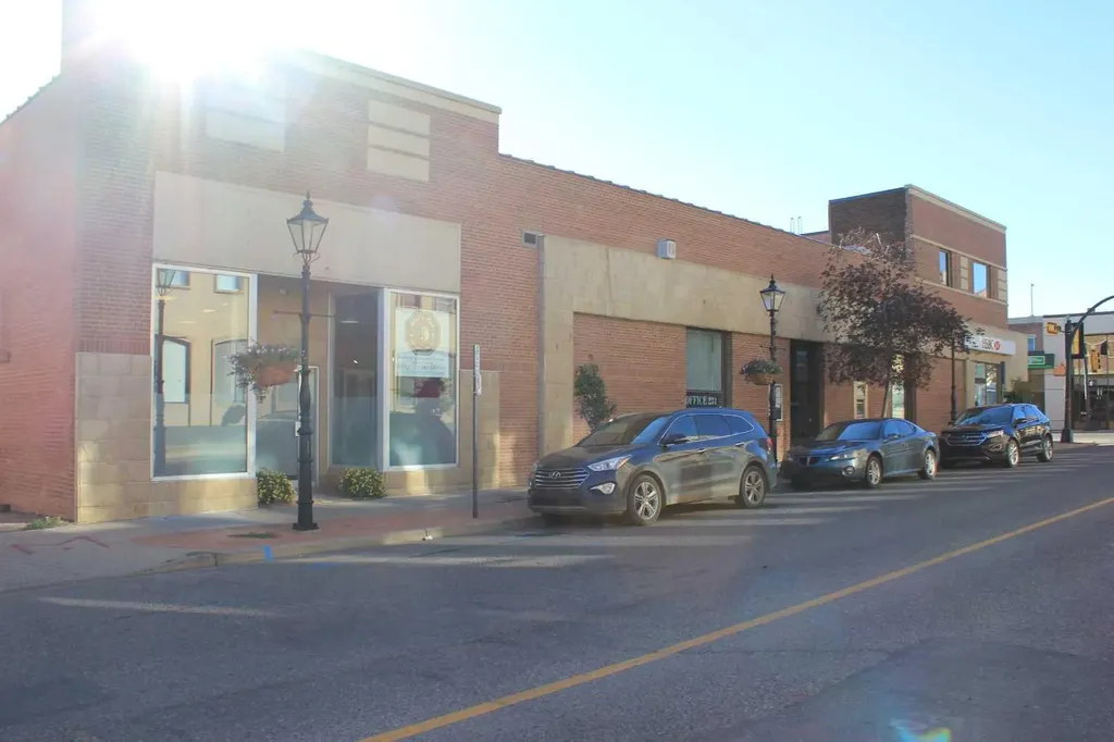 602 3 Street SE Medicine Hat AB T1A 0H5