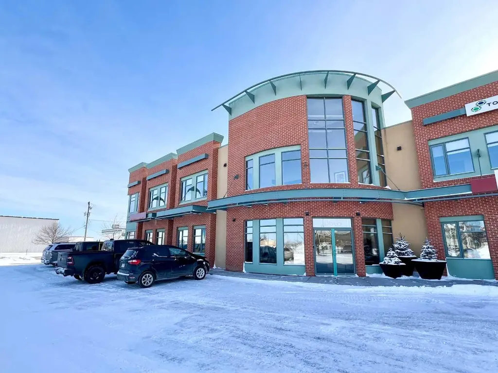 10605 West Side Drive Grande Prairie AB T8V 8E6