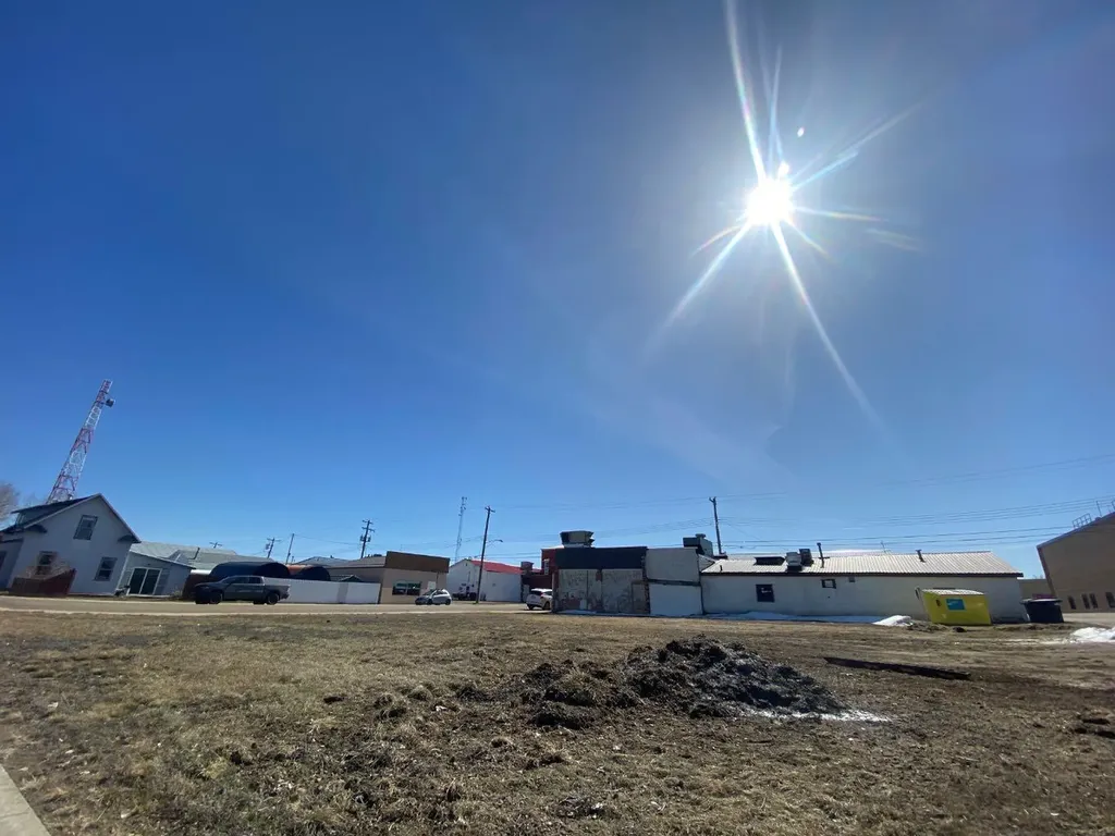 Hanna AB, 305-307 1 Street W