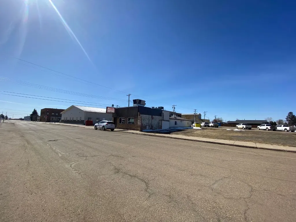 305-307 1 Street W Hanna AB T0J1P0