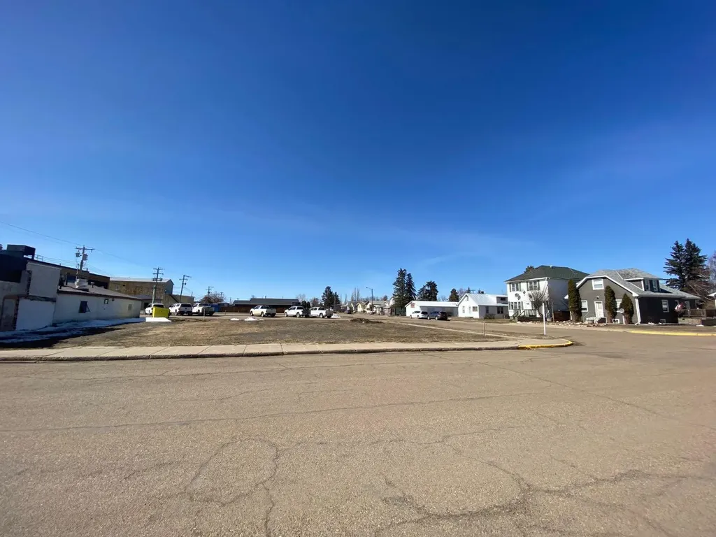 305-307 1 Street W Hanna AB T0J1P0