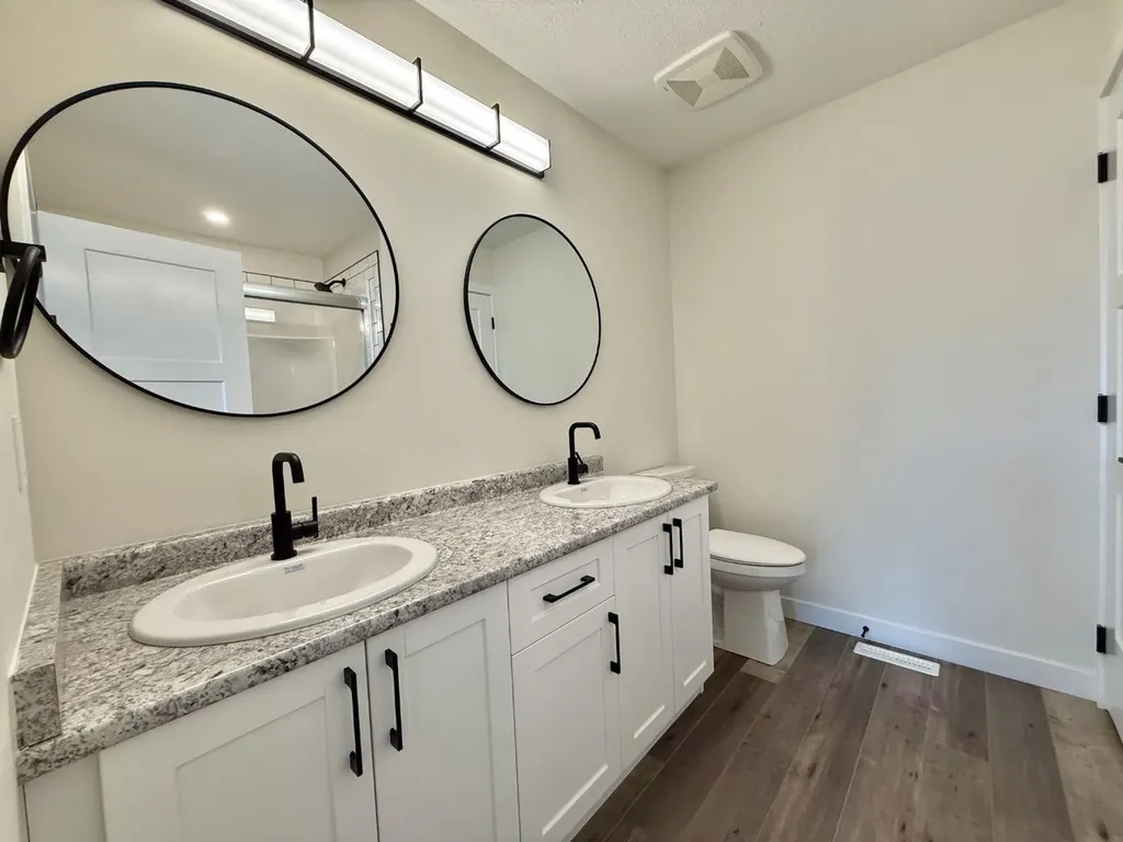 326B Boutin Avenue Hinton AB T7V0B4