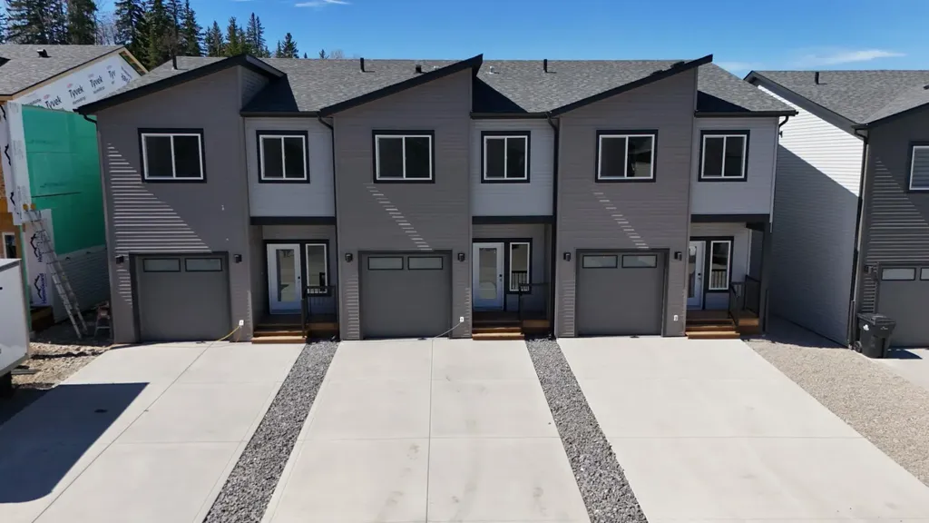 326B Boutin Avenue Hinton AB T7V0B4