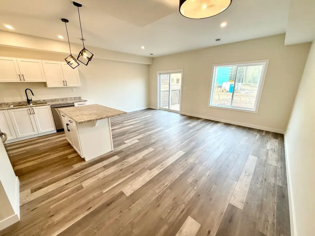 326B Boutin Avenue Hinton AB T7V0B4