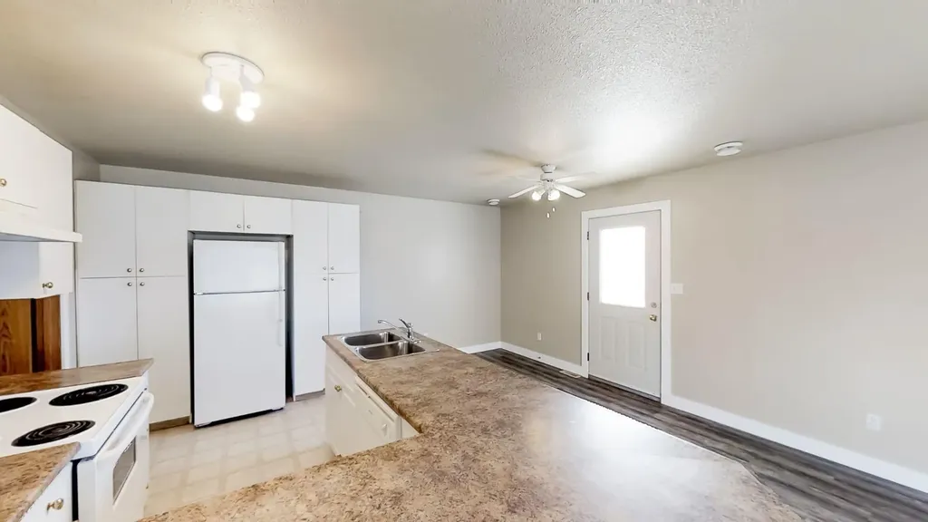 10029 105 Avenue Grande Prairie AB T8V 1H2