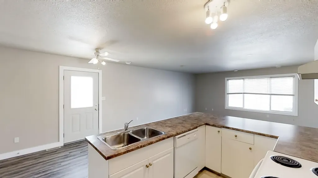 10029 105 Avenue Grande Prairie AB T8V 1H2