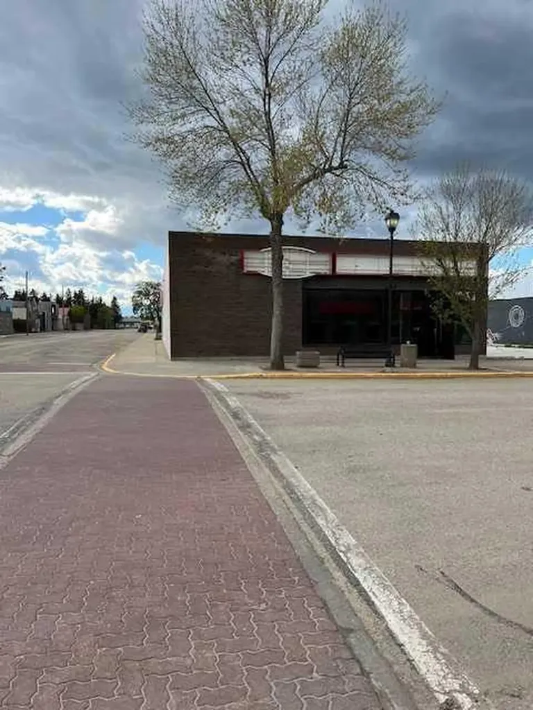 5102 50 Street Whitecourt AB T7N 1N5