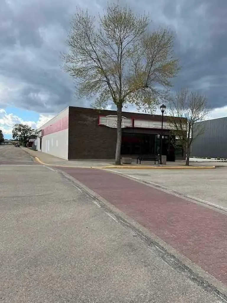 5102 50 Street Whitecourt AB T7N 1N5