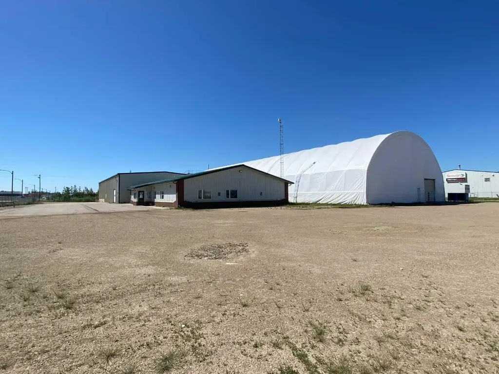 6701 & 6705 44 Avenue Ponoka AB T4J 1J8