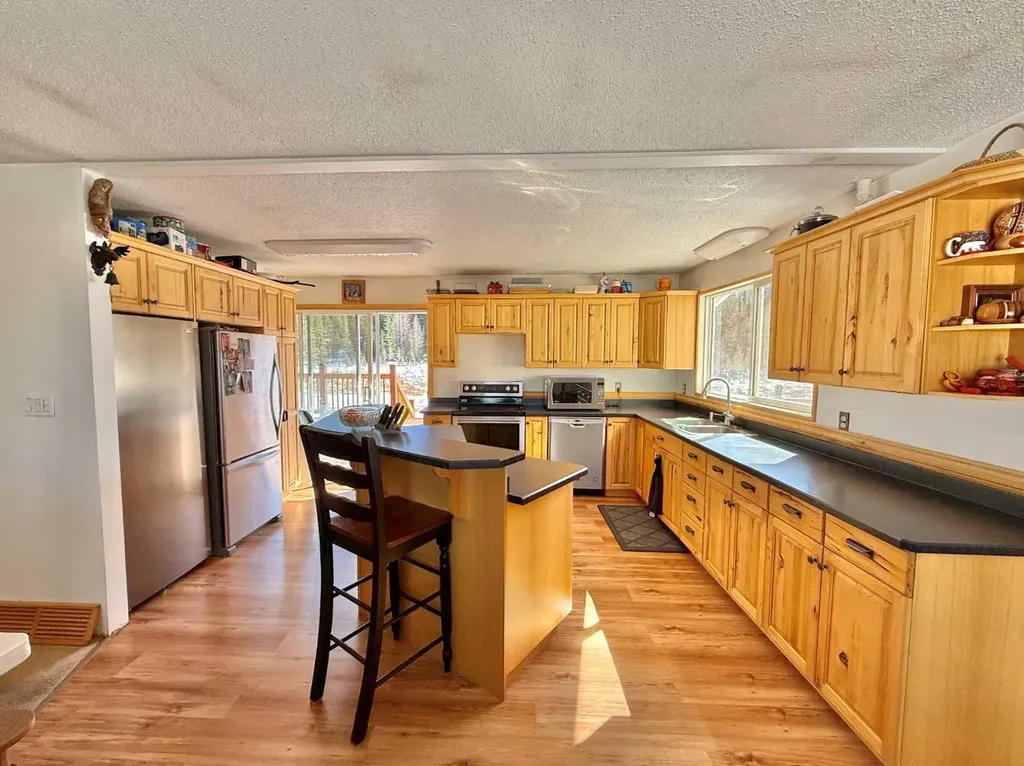 779 Makenny Street Hinton AB T7V1H3
