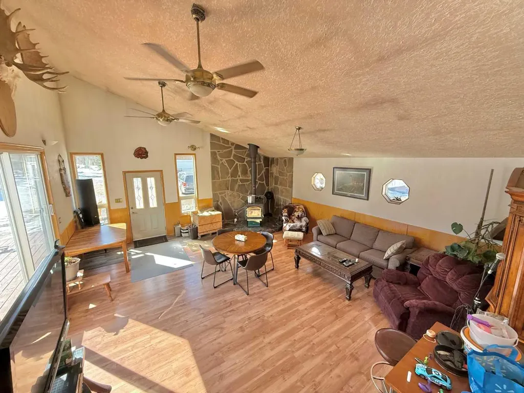 779 Makenny Street Hinton AB T7V1H3