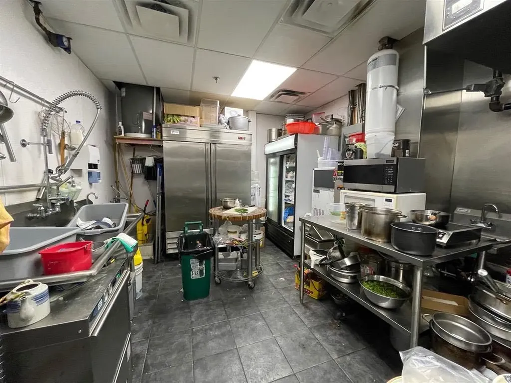 328 Centre Street S Calgary AB T2G 4X6