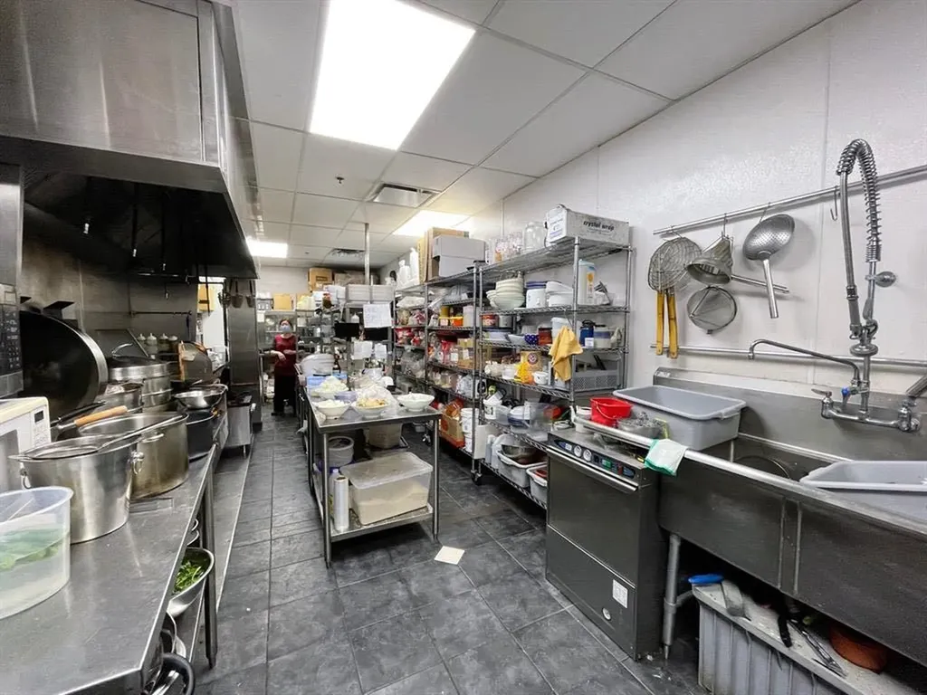328 Centre Street S Calgary AB T2G 4X6