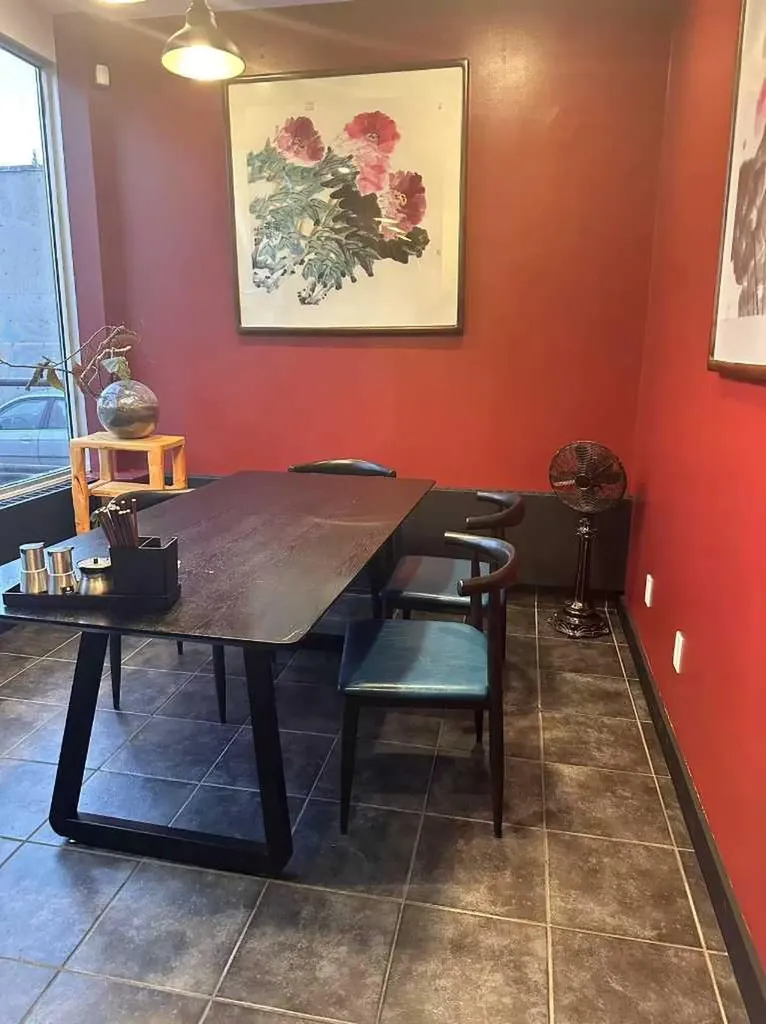 328 Centre Street S Calgary AB T2G 4X6
