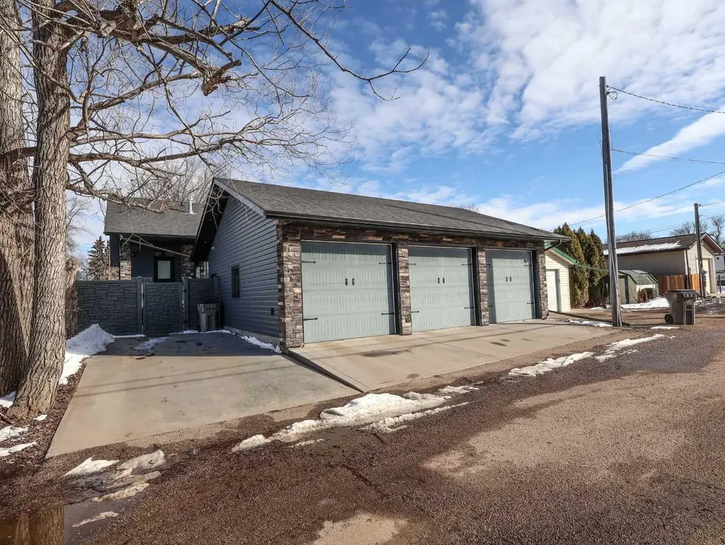 5010 53 Street Stettler AB T0C 2L2