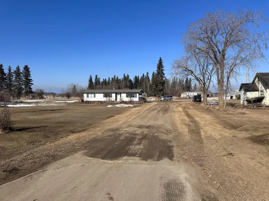 4902 50 Avenue Grassland AB T0A 1V0
