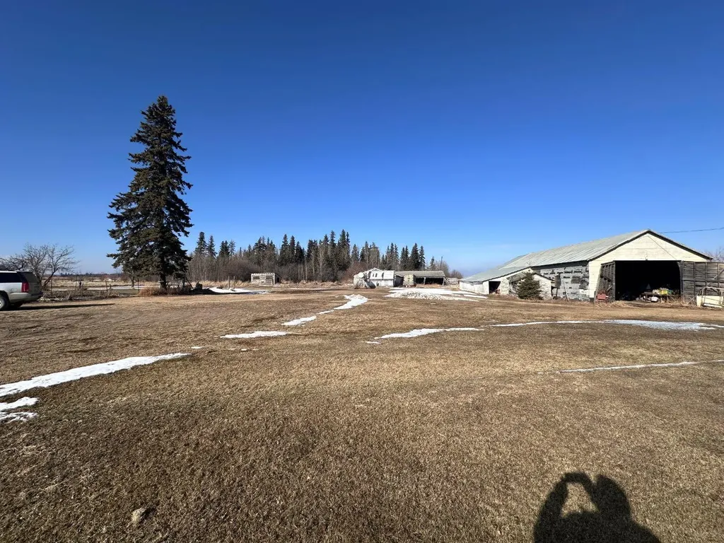 4902 50 Avenue Grassland AB T0A 1V0