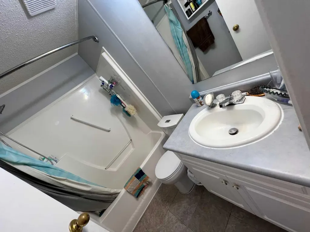 903 5 Avenue Fox Creek AB T0H 1P0
