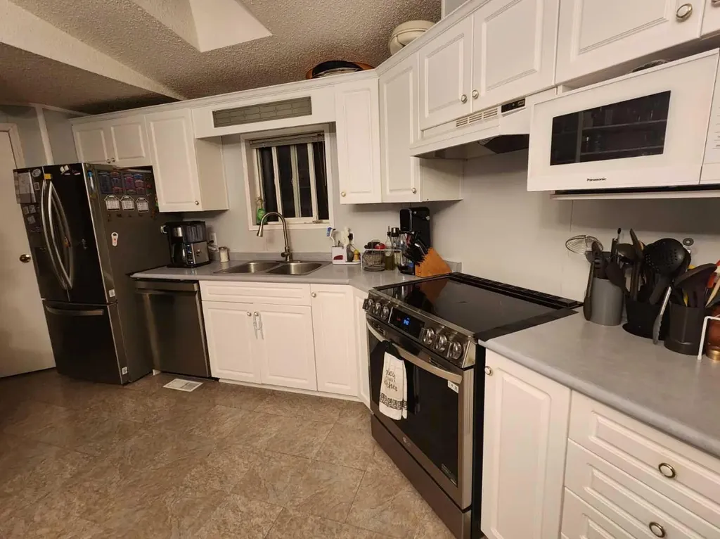 903 5 Avenue Fox Creek AB T0H 1P0