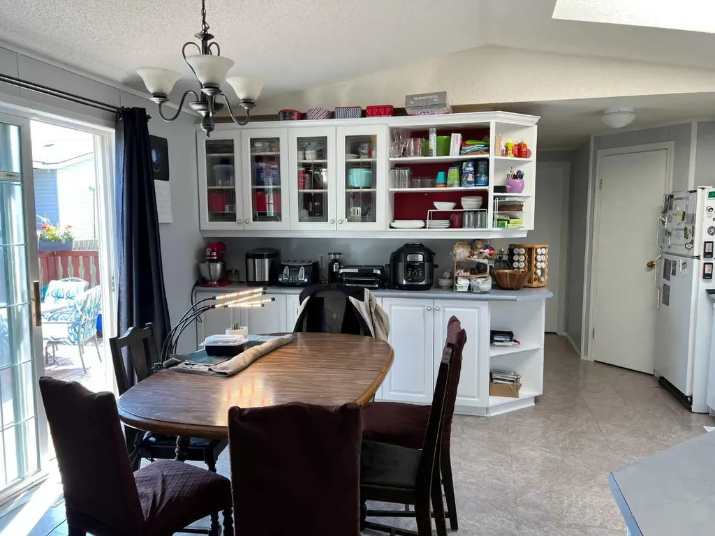903 5 Avenue Fox Creek AB T0H 1P0