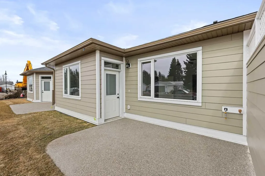 610 4 Avenue SW Sundre AB T0M1X0