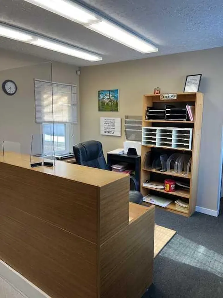 5015 51 Avenue Whitecourt AB T7S 1P4