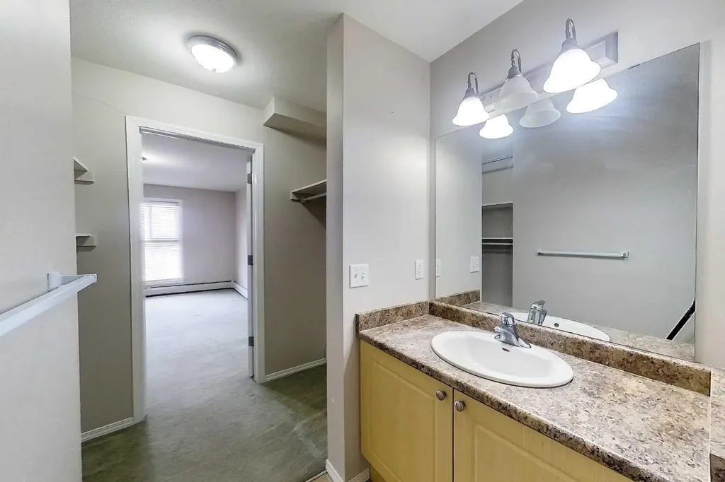 1615 41 Street Edson AB T7E 0A7