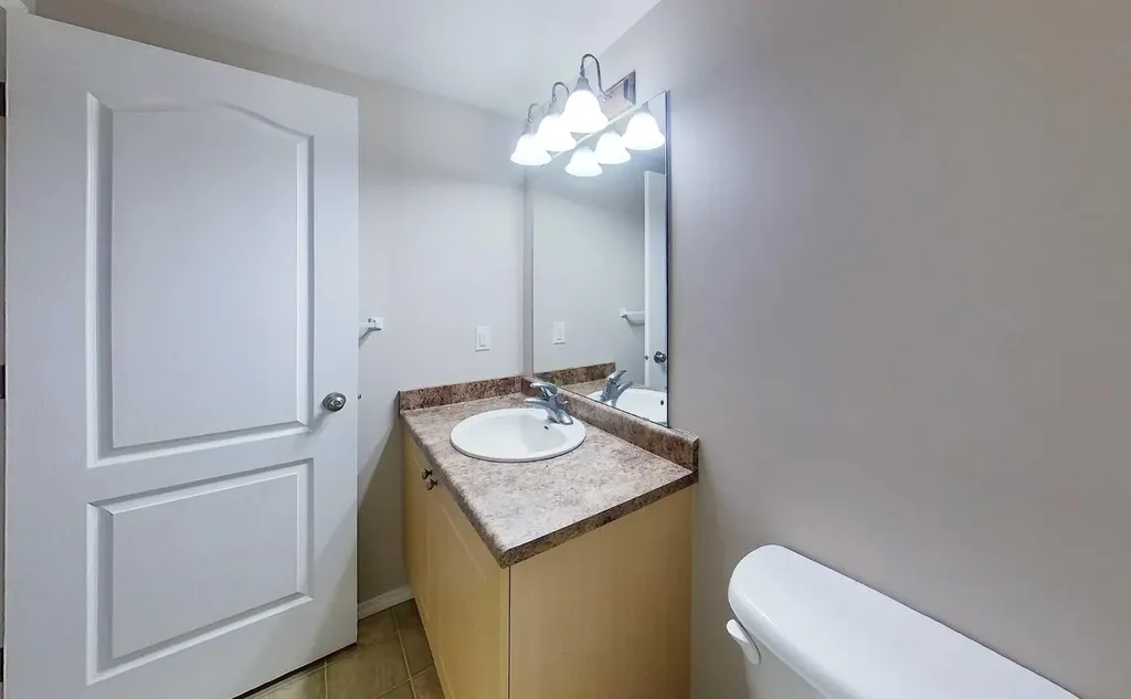 1615 41 Street Edson AB T7E 0A7