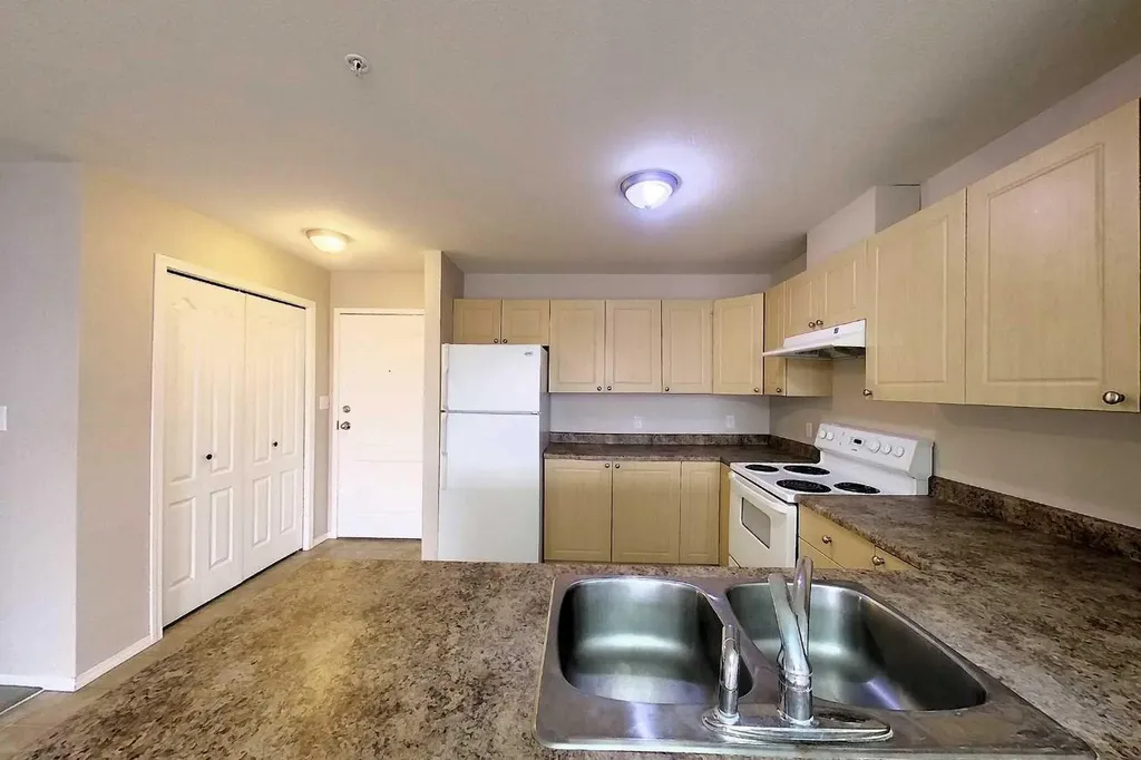 1615 41 Street Edson AB T7E 0A7