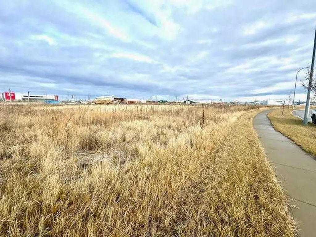 10106 130 Avenue Grande Prairie AB T8V 1E9