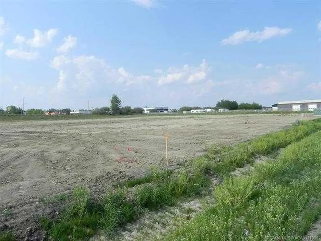 5360 Len Thompson Drive Lacombe AB T4L 2H3