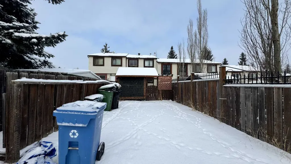 6551 Huntsbay Road NW Calgary AB T2K5R3